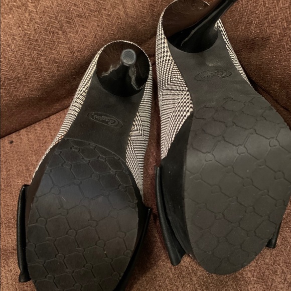 NIB Candies Black/White Houndstooth Stilettos - Picture 2 of 3